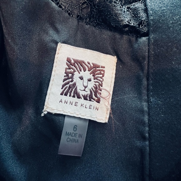 Knee-length LBD with Lace Panels - Picture 7 of 7